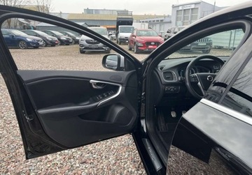 Volvo V40 II Hatchback Facelifting 2.0 D2 120KM 2018 Volvo V40 , R- Design , nawigacja , skorzane fotele 2.0 Diesel 120KM, zdjęcie 15