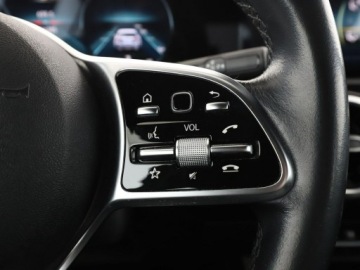 Mercedes Klasa A W177/V177 Hatchback 1.3 200 163KM 2018 Mercedes A 200 automat półskóra navi klima auto, zdjęcie 29