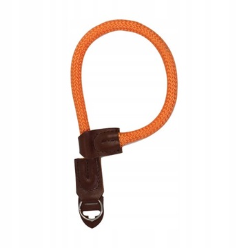 Бесцветный ремешок для фотоаппарата.