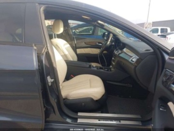 Mercedes CLS W218 2012 Mercedes-Benz CLS 550 2012 4.6l 4.6 Benzyna 402KM, zdjęcie 9