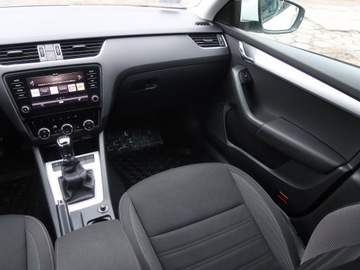 Skoda Octavia III Liftback Facelifting 1.6 TDI 115KM 2018 Skoda Octavia 1.6 TDI, Salon Polska, zdjęcie 7