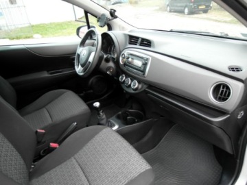 Toyota Yaris III Hatchback 5d Facelifting 1.0 VVT-i 69KM 2014 Toyota Yaris Salon Polska Klimatyzacja Wspomaganie Abs Benzyna 69KM, zdjęcie 18