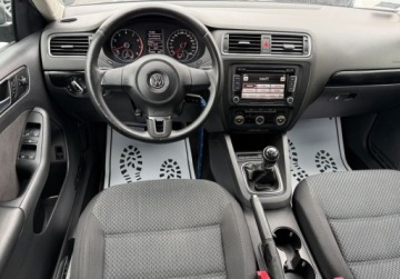 Volkswagen Jetta VI Sedan 1.2 TSI 105KM 2013 Volkswagen Jetta Salon Polska. Serwis ASO Czujniki 1.2 Benzyna 105KM, zdjęcie 8