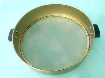 Сито металлическое круглое 30 см, со съемной вставкой.