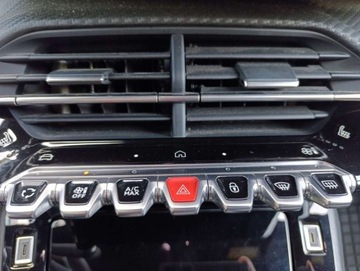 Peugeot 2008 II SUV 1.2 PureTech 100KM 2023 Peugeot 2008 Peugeot 2008 1.2 Benzyna 100KM Allure FV23 Gwarancja Fabryczna, zdjęcie 30