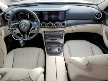 Mercedes Klasa E W214 2023 Mercedes-Benz Klasa E 2023r., 4MATIC, od ubezpieczalni 3.0 Benzyna 362KM, zdjęcie 7