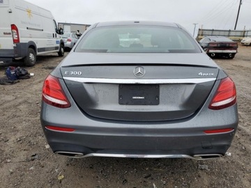 Mercedes Klasa E W213 2018 Mercedes-Benz Klasa E 2018 MERCEDES-BENZ E 300 4MATIC 2.0 Benzyna 241KM, zdjęcie 3