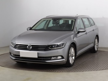 Volkswagen Passat B8 Variant 2.0 TDI BlueMotion SCR 190KM 2017 VW Passat 2.0 TDI, Salon Polska, Serwis ASO, zdjęcie 1