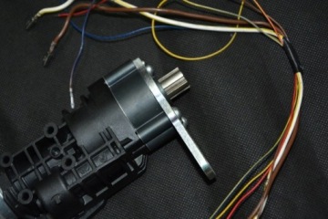 КОМПЛЕКТ ЗАТЯЖКИ ПРИВОДА ЗАМКА ШЛЮПКИ AUDI Q7 4M