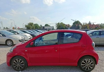 Toyota Aygo I Hatchback 5d Facelifting 1.0 VVT-i 68KM 2014 Toyota Aygo Toyota Aygo Benzyna 68KM, zdjęcie 1