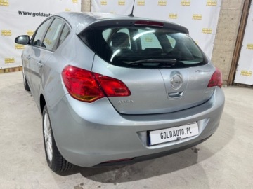 Opel Astra J Hatchback 5d 1.4 Twinport ECOTEC 100KM 2011 Opel Astra 1.4 100KM Klima 1-reka Gotowy do jazdy 1.4 Benzyna 100KM, zdjęcie 17