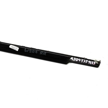 Mercedes W204 Накладка на заднее правое стекло двери