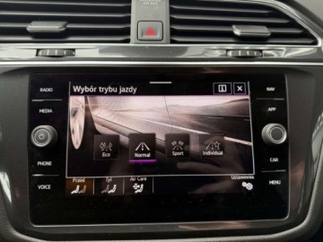 Volkswagen Tiguan II SUV Facelifting 2.0 TDI 150KM 2022 Volkswagen Tiguan 2.0 TDI 150KM 4x4 DSG MATRIX Kamera360 Hak Niski Przebie, zdjęcie 31