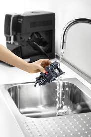 Автоматическая кофемашина DeLonghi ECAM 356.57B с контейнером для молока