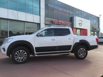 Накладки на двери Nissan Navara D23 NP300
