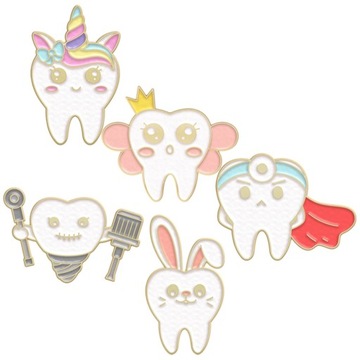 5 SZT. PRZYPINKA DO KLAPKI ZĘBÓW DENTYSTY BROSZKI Z KLIPSEM ODZNAKÓW