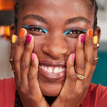 Лак для ногтей STRAWBERRY MARGARITA Быстросохнущий, 60 секунд Expres AVON