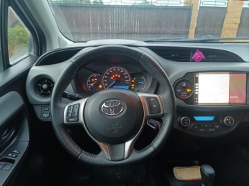 Toyota Yaris III Hatchback 5d Facelifting 2017 1.5 Hybrid 100KM 2018 Toyota Yaris hybrid 2018 po serwisie bezwypadkowy Salon PL Serwis, zdjęcie 7