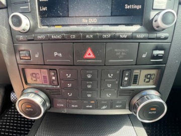 Volkswagen Touareg I 3.0 TDI 225KM 2006 Volkswagen Touareg V6 4X4 AUTOMAT SKORY PARKTRONIC NAWIGACJA SOLARDACH EL., zdjęcie 10