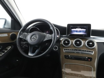 Mercedes Klasa C W205 Kombi Facelifting 1.6 180 156KM 2018 Mercedes C 180 FV23% automat full LED półskóra, zdjęcie 15