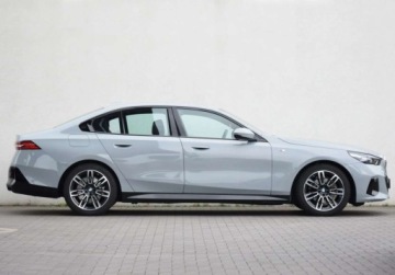 BMW Seria 5 G90-91 2023 BMW Seria 5 520i 190km M Pakiet Brooklyn Salon PL VAT23 Dostepny od reki, zdjęcie 2