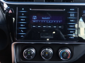 Toyota Corolla XI Sedan Facelifting 1,33 Dual VVT-i 99KM 2017 Toyota Corolla 1.3 Dual VVT-i, Salon Polska, zdjęcie 11