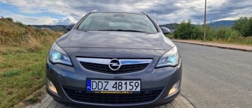 Opel Astra J Sports Tourer 2.0 CDTI ECOTEC 165KM 2012 Opel Astra 2.0 CDTI 165KM LED Automat Xenon Navi Skora 2.0 Diesel 164KM, zdjęcie 4