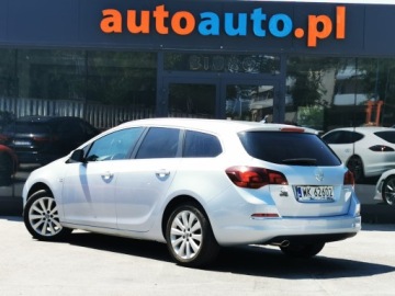 Opel Astra J Sports Tourer Facelifting 1.4 Turbo ECOTEC 140KM 2015 OPEL ASTRA J Sports Tourer 1.4 turbo 140 KM. Cosmo, 147861km, Manual, zdjęcie 18