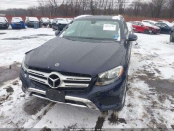 Mercedes GLC C253 2018 Mercedes-Benz GLC 2018 MERCEDES-BENZ GLC 300 4MATIC 2.0 Benzyna 241KM, zdjęcie 4
