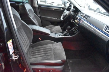 Skoda Superb III Kombi Facelifting 2.0 TSI 190KM 2021 Skoda Superb SalonPL Combi Style TSI 190KM DSG7 ACC Pakiety Matrix Alcanta, zdjęcie 36