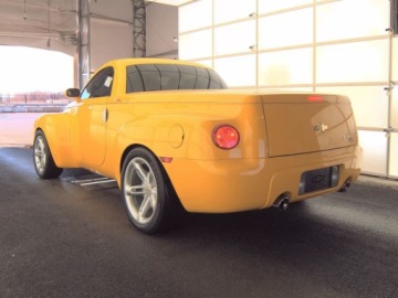 Chevrolet 2004 Chevrolet SSR Regular Cab Short Bed 2004 5.3 Benzyna 300KM, zdjęcie 2