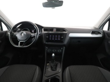 Volkswagen Tiguan II SUV 1.5 TSI EVO 150KM 2019 Volkswagen Tiguan R-Line automat navi PDC-kamera, zdjęcie 13