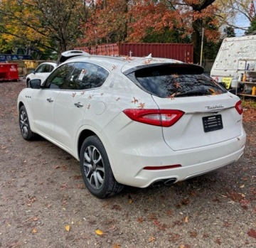 Maserati Levante 2017 Maserati Levante Luxury 2017 3.0l 3.0 Benzyna 345KM, zdjęcie 2