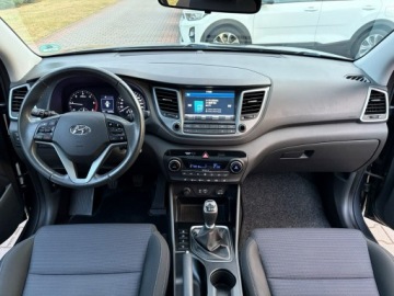 Hyundai Tucson III SUV 1.7 CRDI 115KM 2016 Hyundai Tucson 1.7 CRDI Kamera Panorama dach, zdjęcie 9