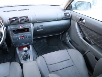 Audi A3 8L Hatchback 1.9 TDI PD 100KM 2002 Audi A3 1.9 TDI, Klima, Klimatronic,ALU, El. szyby, zdjęcie 7