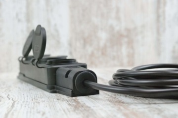 4 черных герметичных удлинителя, садовая розетка с кабелем IP44