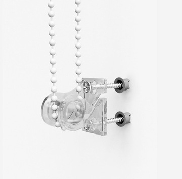 Настенная рулонная штора блэкаут 180х180 для гостиной.