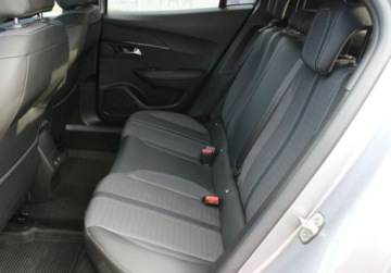 Peugeot 2008 II SUV 1.2 PureTech 130KM 2021 Peugeot 2008 Allure EAT8 Gwarancja Od RiA 1.2 Benzyna 130KM, zdjęcie 12