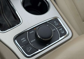 Jeep Grand Cherokee IV Terenowy Facelifting 2016 3.6 286KM 2017 Jeep Grand Cherokee 2017 Jeep Grand Cherokee Overland 3.6L 4x4 3.6 Benzyna, zdjęcie 18