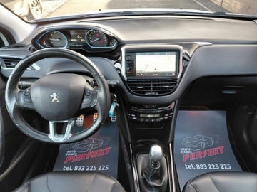 Peugeot 2008 I SUV Facelifting 1.2 PureTech 130KM 2019 Peugeot 2008 Panorama Navi Kamera PDC Alu 1.2 Benzyna 130KM, zdjęcie 19