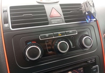 Volkswagen Touran II 1.6 TDI 105KM 2011 Volkswagen Touran Zarejestrowany - ubezpieczony - automat - 1,6 - 105 1.6, zdjęcie 27