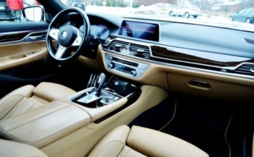 BMW Seria 7 G11-G12 Sedan Facelifting 4.4 750i 530KM 2020 BMW Seria 7 M-Pakiet X-Drive Maly przebieg, Bogata wersja wyposazenia,, zdjęcie 29
