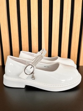 Белые балетки для девочки ASIA Communion с декоративной застежкой 37