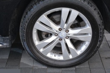 Mercedes Klasa GL X164 Off-roader Facelifting 350 BlueTEC 4MATIC 211KM 2012 Mercedes GL 350 BlueTEC 4Matic 7G-TRONIC 211KM 2012r 7 osobowy, zdjęcie 4