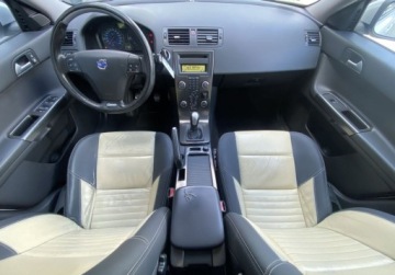 Volvo V50 2.4 D5 180KM 2010 Volvo V50 D5 R-Design Momentum 2.4 Diesel 180KM, zdjęcie 1