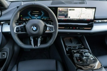 BMW Seria 5 G90-91 Touring 2.0 520d 197KM 2024 BMW 520 xDrive Sedan Demo- Koła zimowe w cenie!, zdjęcie 13
