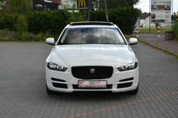 Jaguar XE Sedan 2.0 i4 250KM 2018 Jaguar XE 25T 2.0T 250KM 2018r. Skóra Panorama, zdjęcie 3
