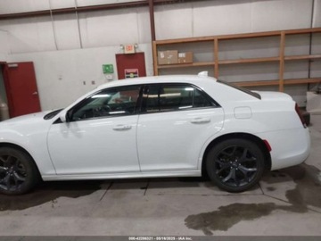 Chrysler 300C II 2022 Chrysler 300 Touring L 2022 3.6l 3.6 Benzyna 292KM, zdjęcie 2