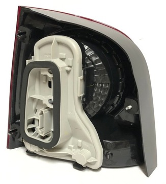 VW POLO 05-09 + НОВАЯ ЗАДНЯЯ ПРАВАЯ ФОНАРНАЯ ПОЛОСКА