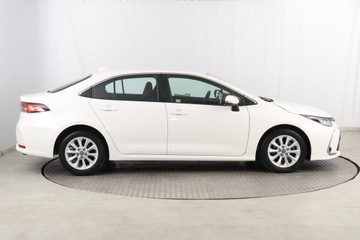 Toyota Corolla XII Sedan 1.8 Hybrid 122KM 2022 Toyota Corolla 1.8 Hybrid, Salon Polska, zdjęcie 5